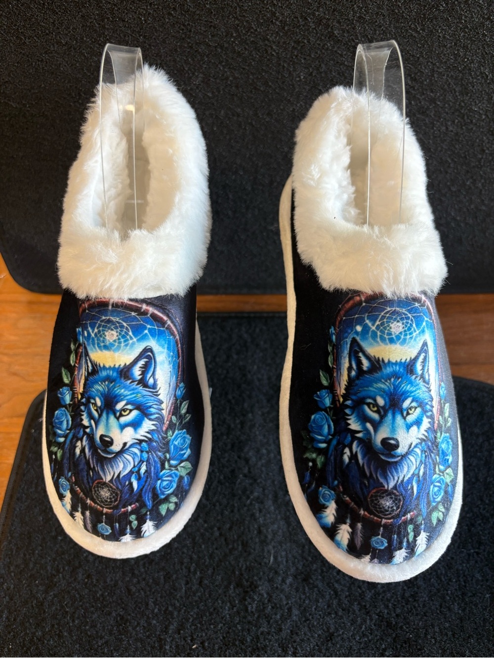Women’s Wolf Print Faux Fur Slippers Size 7–8